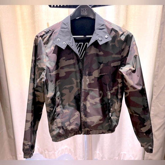 Like NEW!!! Vans Sport Check Women's Reversible Black/Camo Jacket - Size M - Picture 12 of 16